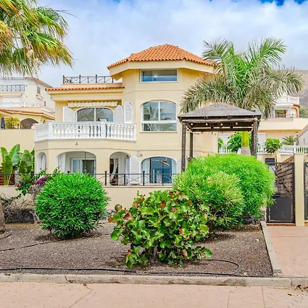 Cristianos Villa