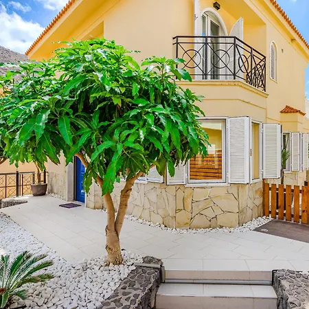 Cristianos Villa